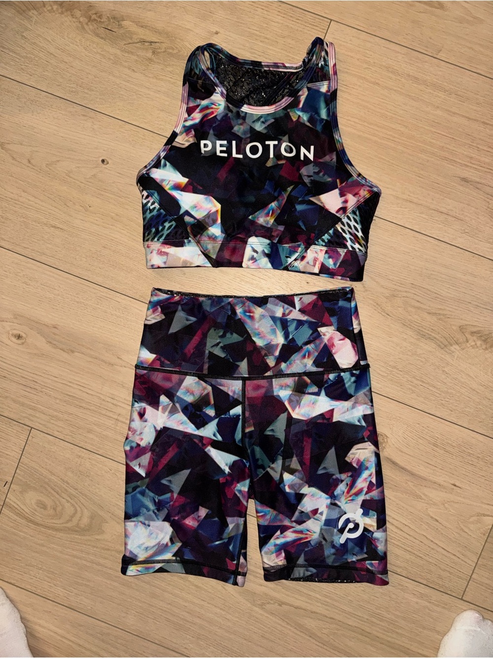 PELOTON Sports Bra & Biker Short Set “Jewels in Space” Line Size Small EUC